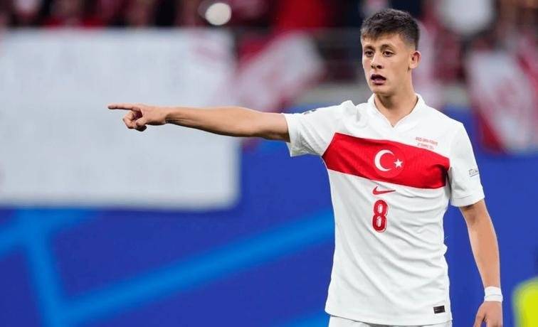 开云体育赛事-皇马遭遇争议判罚，裁判组回应：执法公正，个人发布为了.-开云体育赛事