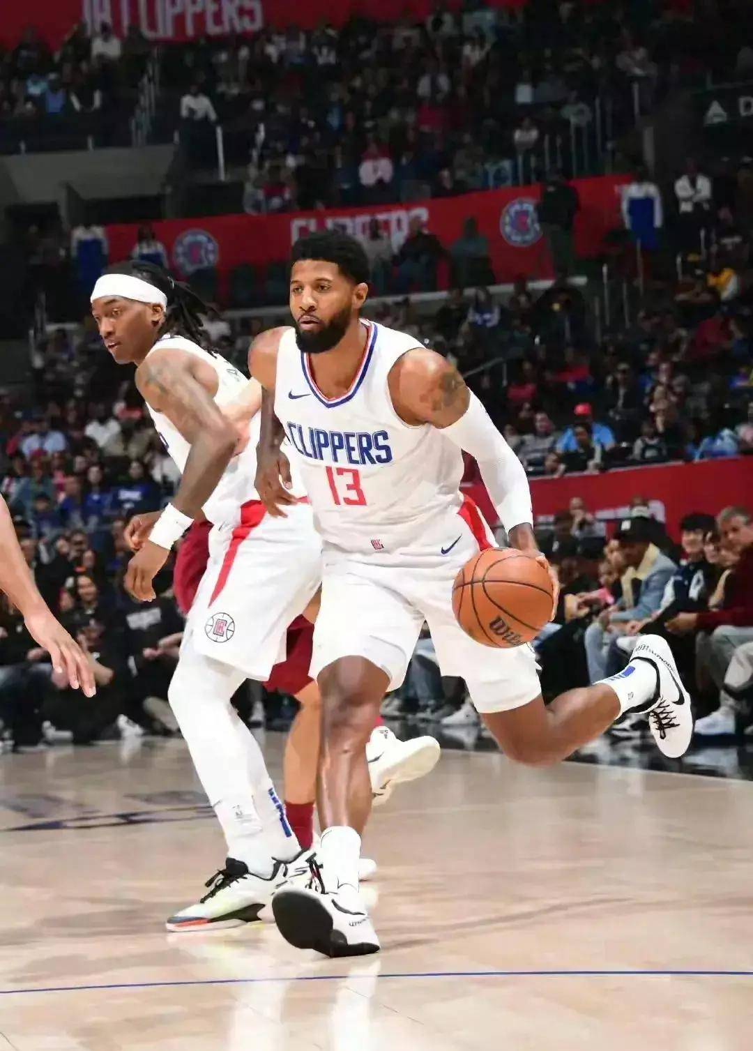 开云vip注册地址-快船球星三分绝杀，全场观众热烈欢呼，大小方式品牌如何提高.-开云vip注册地址