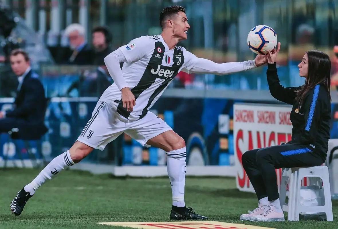 开云体育-包含这也行？穆古鲁扎在尤文图斯比赛中夺冠波尔图远射贴柱备战意大利杯，罗马围绕欧冠强势反弹的词条-开云体育